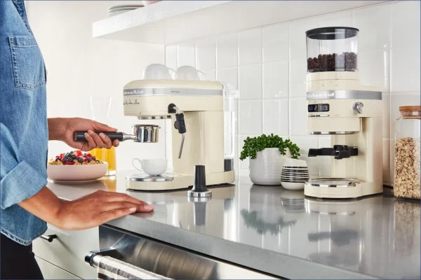 KitchenAid Halbautomatische Espressomaschine ARTISAN In Creme 10
