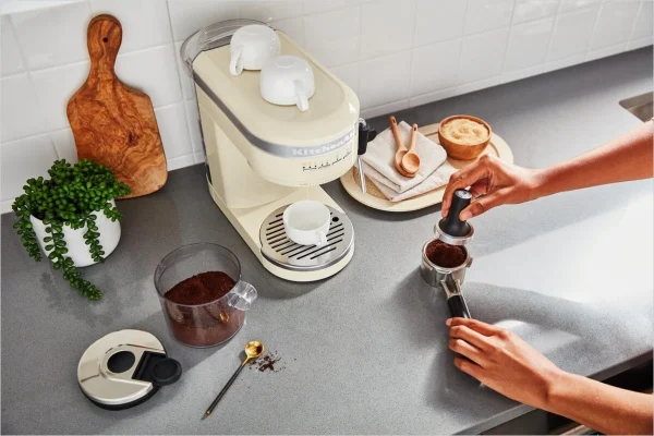 KitchenAid Halbautomatische Espressomaschine ARTISAN In Creme 7