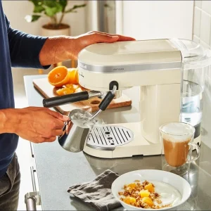 KitchenAid Halbautomatische Espressomaschine ARTISAN In Creme 23