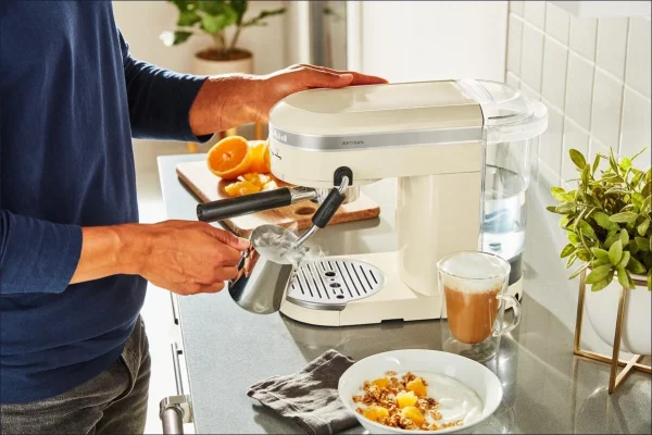 KitchenAid Halbautomatische Espressomaschine ARTISAN In Creme 8